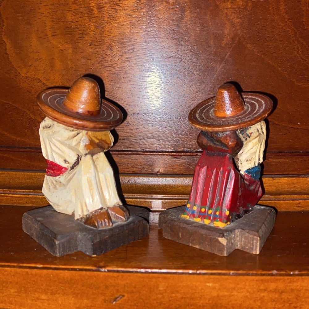 Vintage hand carved Siesta couple
